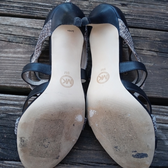 Michael Kors Women's 3" Heel Black Strap Snake Leather Back Zip 9M. 251pm - Picture 10 of 10